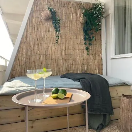 شقة Cozy Beachfront In Town